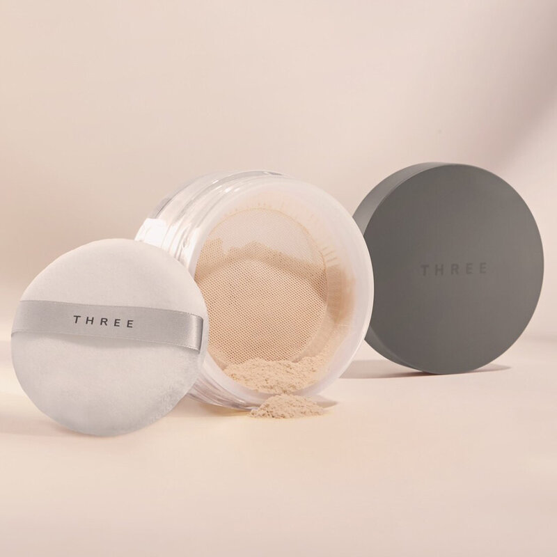 THREE Ultimate Diaphanous Loose Powder Glow 17g #02