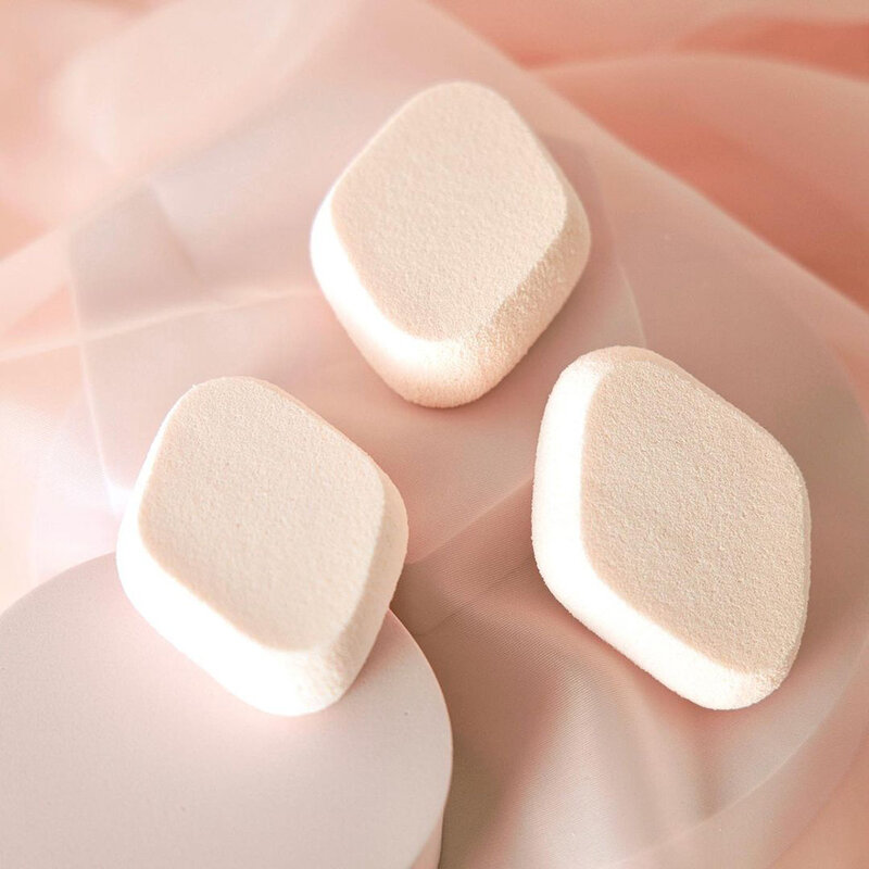 Rosy Rosa Chiffon Touch Sponge Diamond 1pc ( สินค้าหมดอายุ : 2025.10.16 ) 