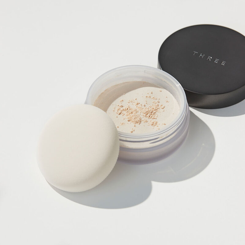 THREE Advanced Ethereal Smooth Operator Loose Powder 10g #02