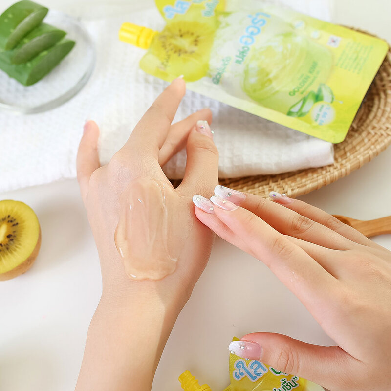 Kisaa Golden Kiwi Brightening Gel 50g ( สินค้าหมดอายุ : 2026.01.04 ) 
