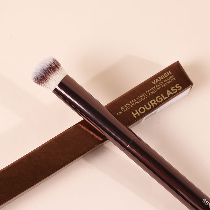 Hourglass Vanish Seamless Finish Concealer Brush