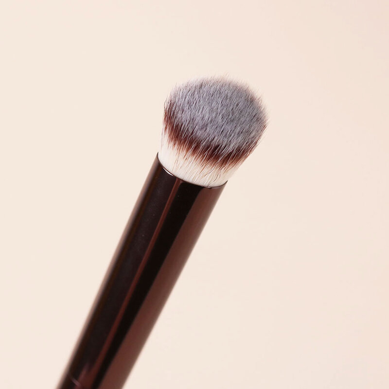 Hourglass Vanish Seamless Finish Concealer Brush