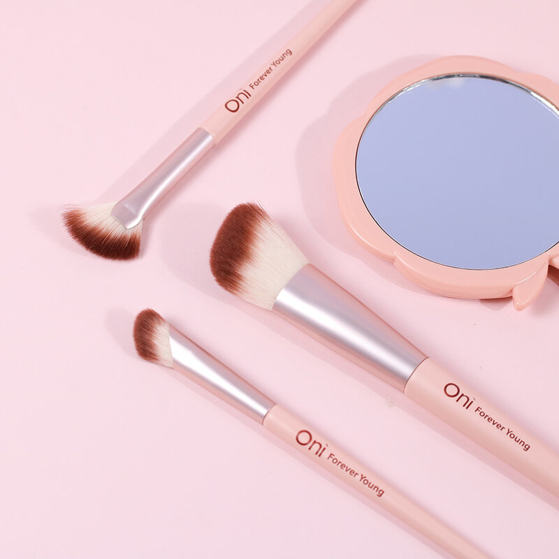 Oni Highlighting Fan Brush #Sakura Pink