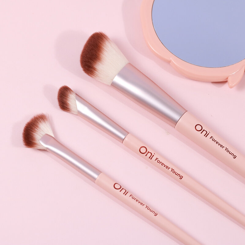 Oni Highlighting Fan Brush #Sakura Pink
