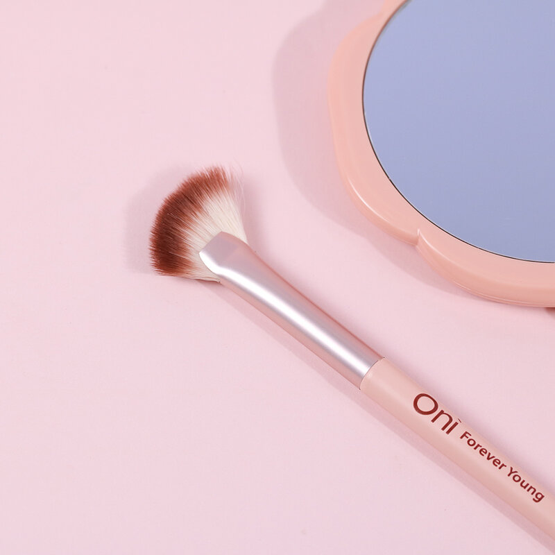Oni Highlighting Fan Brush #Sakura Pink