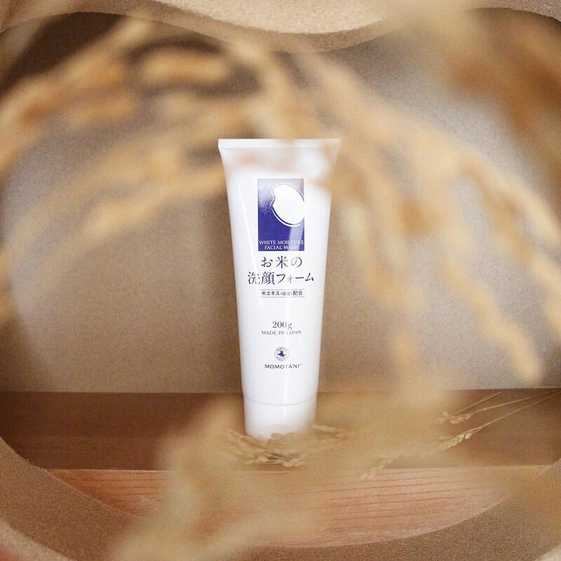 MOMOTANI White Moisture Facial Wash 200g
