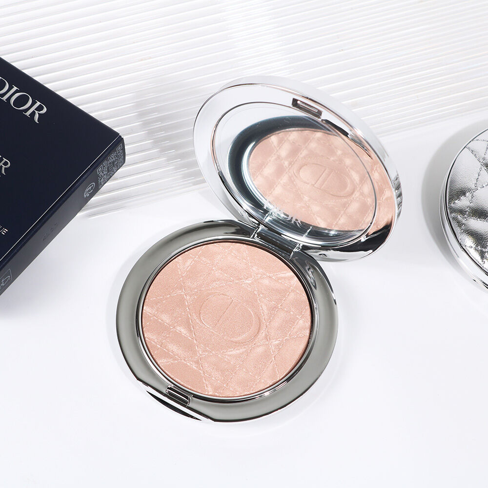 【新品未使用】DIOR FOREVER GLOW LUMINIZER 6g Dior Forever Glow Luminizer 6g コーラルグロウ - メルカリ