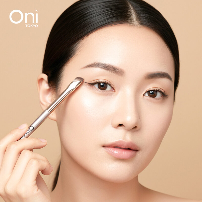 Oni Dual-Ended Eye Shadow & Liner Brush #Champagne