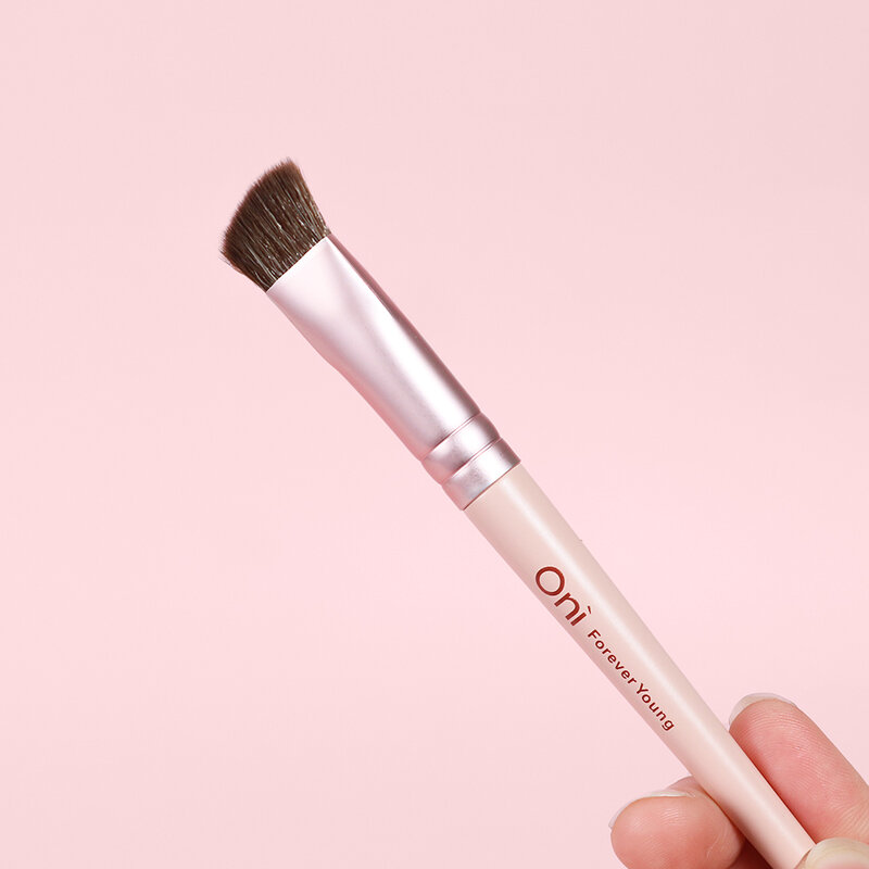 Oni Triangle Highlight & Concealer Brush #Sakura Pink