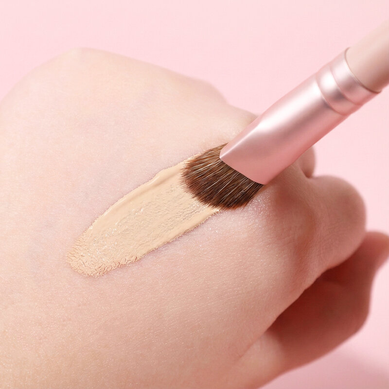 Oni Triangle Highlight & Concealer Brush #Sakura Pink